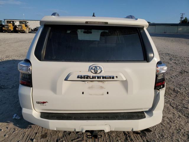 JTEBU5JR9F5227928 - 2015 TOYOTA 4RUNNER SR5 WHITE photo 6