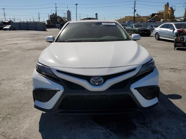 4T1S31AK2PU605254 - 2023 TOYOTA CAMRY SE NIGHT SHADE WHITE photo 5