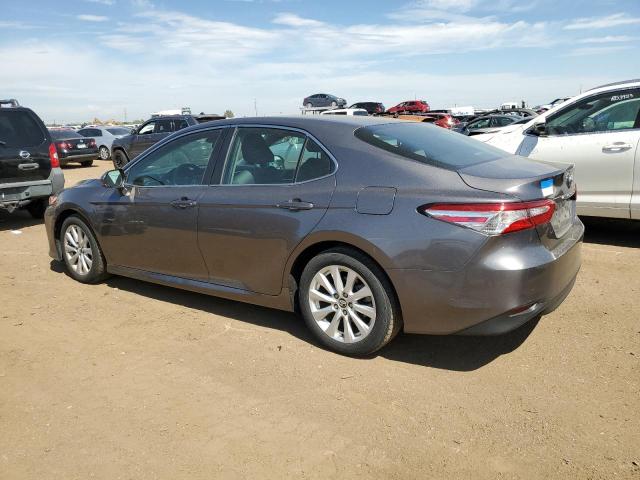 4T1B11HK3JU096519 - 2018 TOYOTA CAMRY L GRAY photo 2