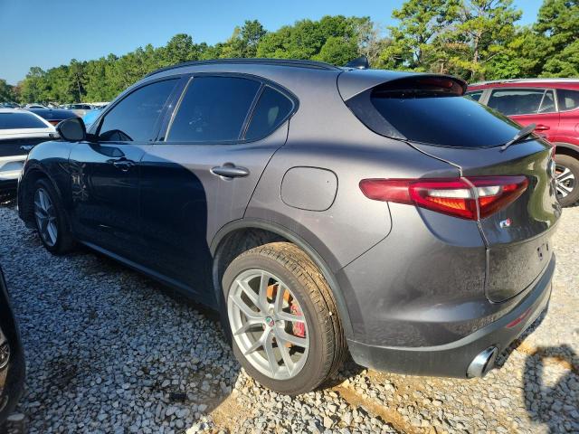 ZASFAKNN9J7C02195 - 2018 ALFA ROMEO STELVIO TI SPORT GRAY photo 2