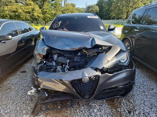 ZASFAKNN9J7C02195 - 2018 ALFA ROMEO STELVIO TI SPORT GRAY photo 5