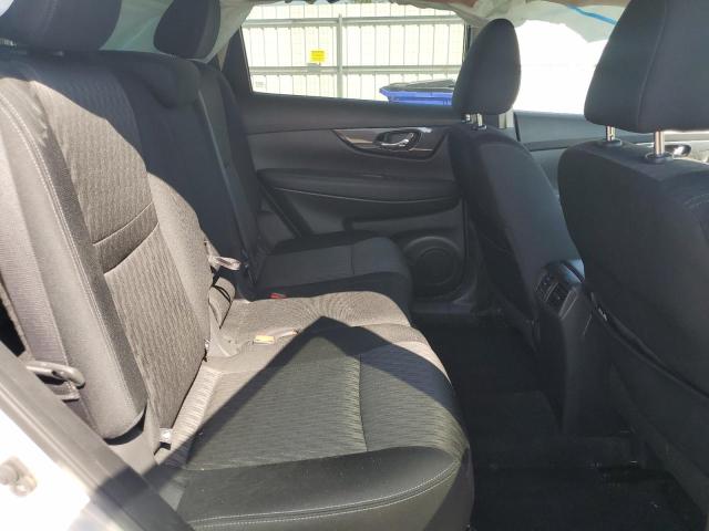 KNMAT2MT2HP613266 - 2017 NISSAN ROGUE S SILVER photo 11