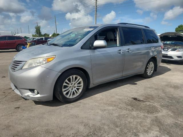 2015 TOYOTA SIENNA XLE, 