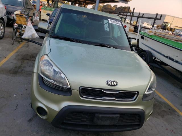 KNDJT2A55D7636587 - 2013 KIA SOUL GREEN photo 5