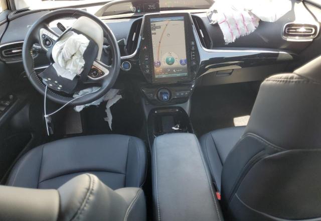 JTDKARFP2K3106496 - 2019 TOYOTA PRIUS PRIM SILVER photo 8