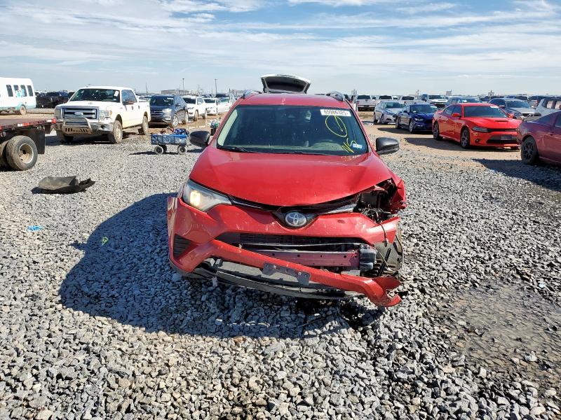 JTMZFREV6HJ102049 - 2017 TOYOTA RAV4 LE წითელი ფოტო 5