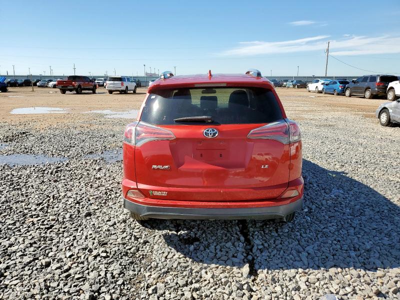 JTMZFREV6HJ102049 - 2017 TOYOTA RAV4 LE წითელი ფოტო 6