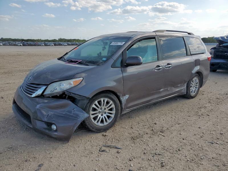 2017 TOYOTA SIENNA XLE, null