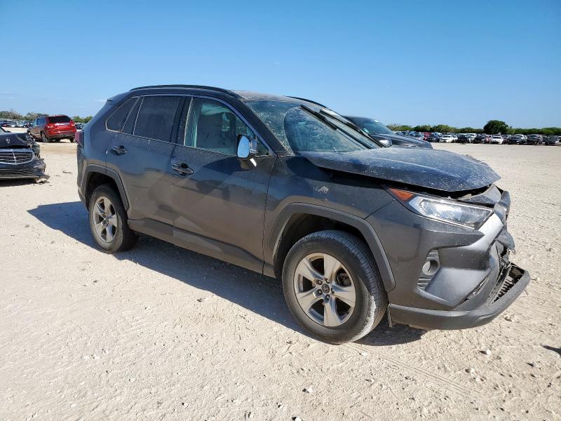 2T3W1RFV8LC052492 - 2020 TOYOTA RAV4 XLE GRAY photo 4