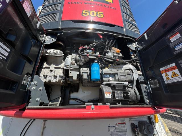 1UYVS2533S6379205 - 2025 UTILITY VS2RA WHITE photo 9