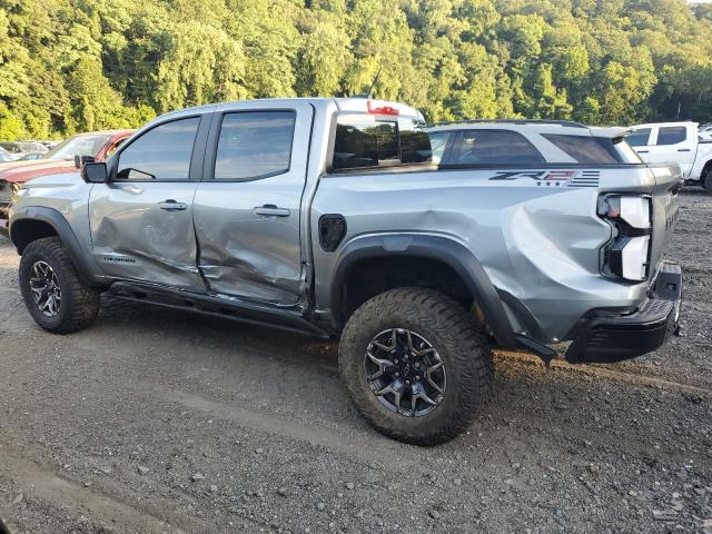 1GCPTFEK2S1135383 - 2025 CHEVROLET COLORADO ZR2 GRAY photo 2
