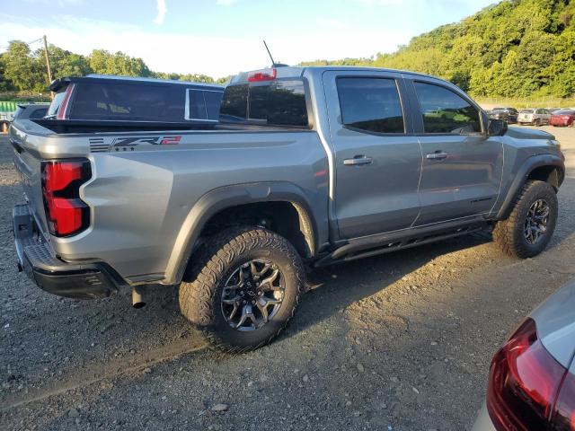1GCPTFEK2S1135383 - 2025 CHEVROLET COLORADO ZR2 GRAY photo 3