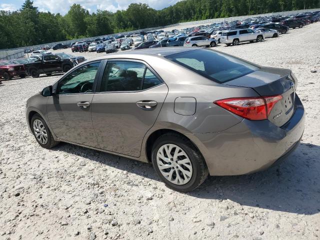 2T1BURHE6JC114724 - 2018 TOYOTA COROLLA L GRAY photo 2