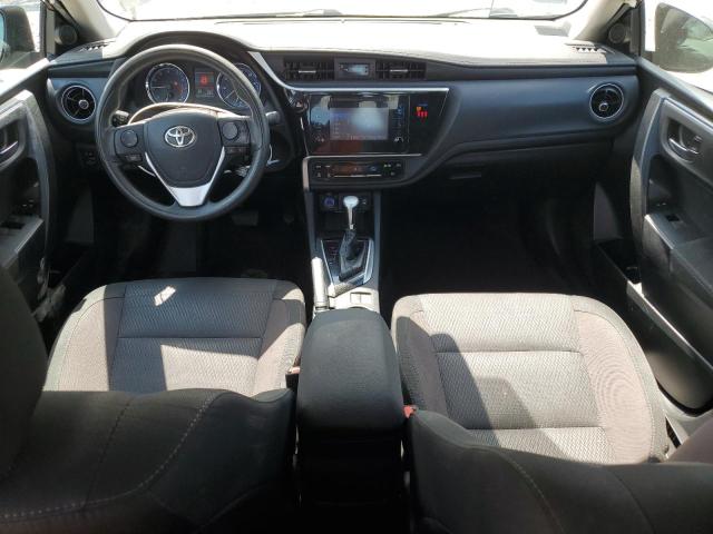 2T1BURHE6JC114724 - 2018 TOYOTA COROLLA L GRAY photo 8