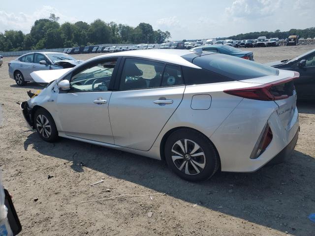 JTDKARFP3J3080120 - 2018 TOYOTA PRIUS PRIM ვერცხლისფერი ფოტო 2