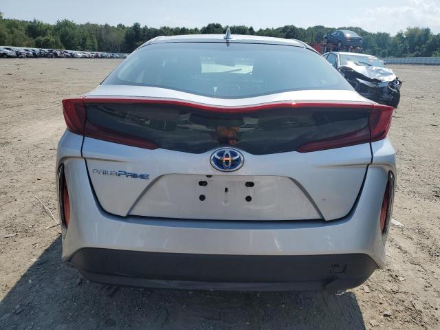 JTDKARFP3J3080120 - 2018 TOYOTA PRIUS PRIM ვერცხლისფერი ფოტო 6
