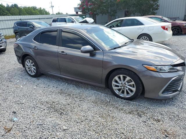 4T1C11AK7MU551231 - 2021 TOYOTA CAMRY LE GRAY photo 4
