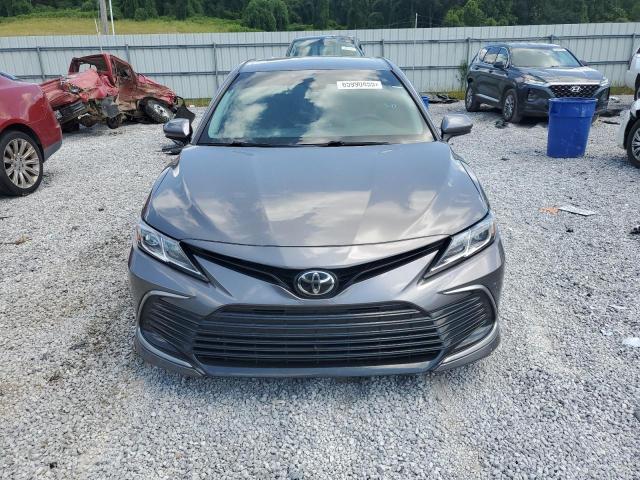 4T1C11AK7MU551231 - 2021 TOYOTA CAMRY LE GRAY photo 5