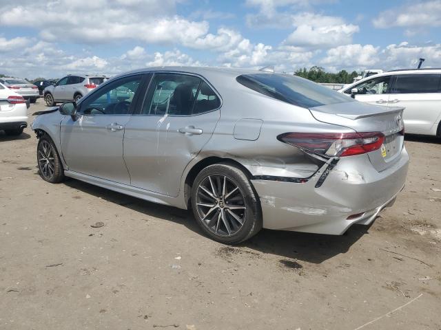 4T1G11AK6PU720161 - 2023 TOYOTA CAMRY SE NIGHT SHADE SILVER photo 2
