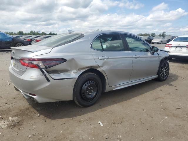 4T1G11AK6PU720161 - 2023 TOYOTA CAMRY SE NIGHT SHADE SILVER photo 3