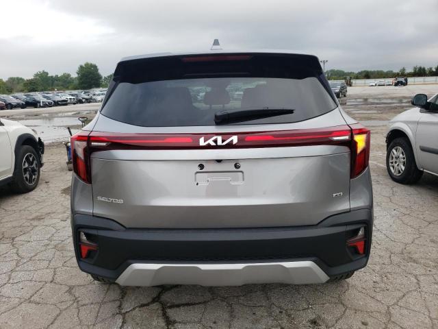 KNDEPCAA8R7615555 - 2024 KIA SELTOS LX SILVER photo 6