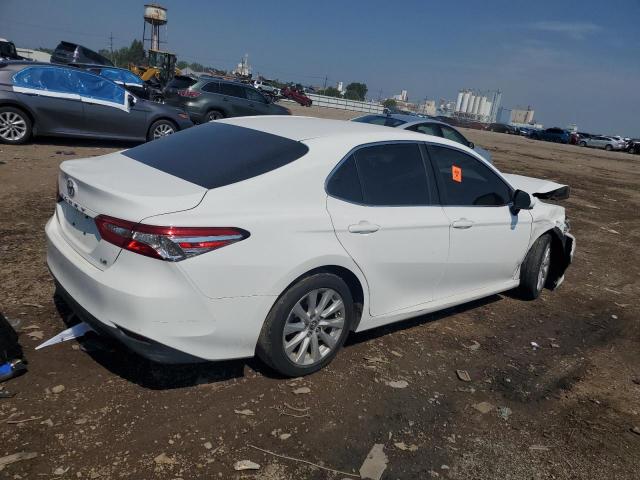 4T1B11HK4JU515753 - 2018 TOYOTA CAMRY L WHITE photo 3