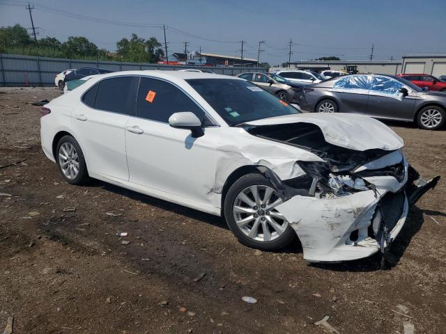 4T1B11HK4JU515753 - 2018 TOYOTA CAMRY L WHITE photo 4