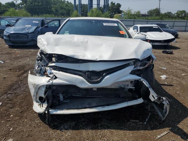 4T1B11HK4JU515753 - 2018 TOYOTA CAMRY L WHITE photo 5