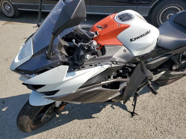 ML5EXER14PDA88139 - 2023 KAWASAKI EX650 R Ақ фото 10