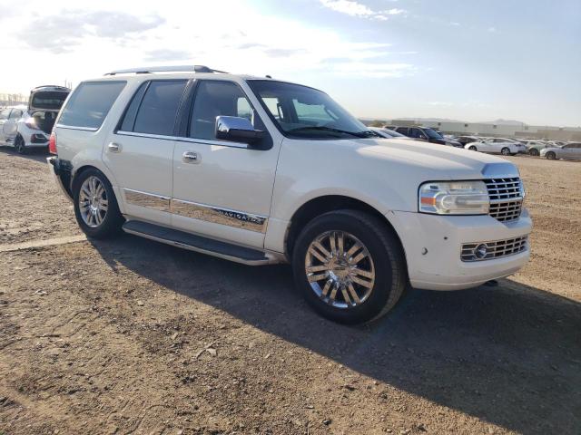 5LMFU27548LJ03937 - 2008 LINCOLN NAVIGATOR თეთრი ფოტო 4