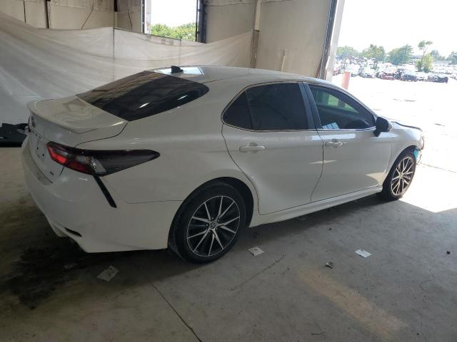 4T1G11AK4NU679056 - 2022 TOYOTA CAMRY SE WHITE photo 3