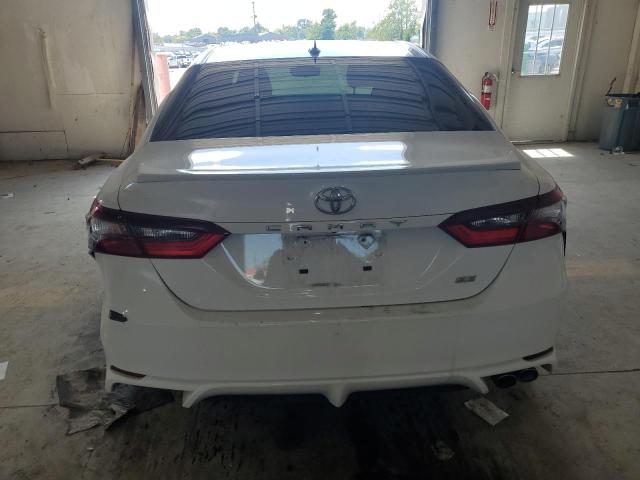 4T1G11AK4NU679056 - 2022 TOYOTA CAMRY SE WHITE photo 6