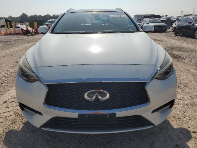 SJKCH5CP0JA003209 - 2018 INFINITI QX30 PURE WHITE photo 5