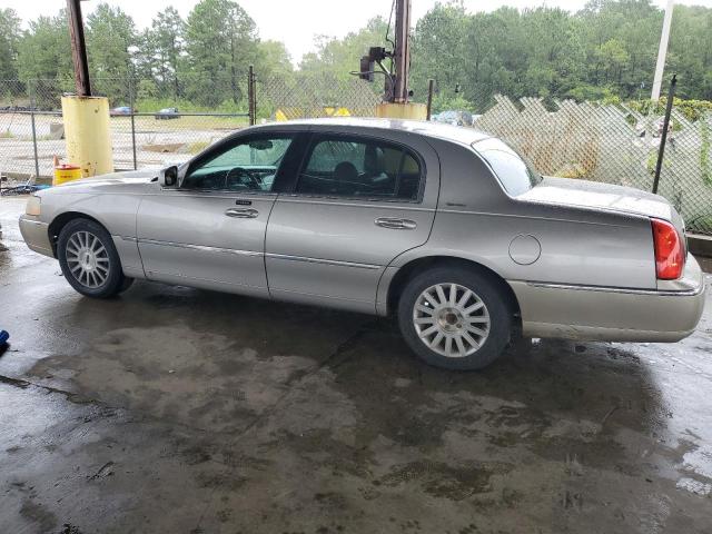 1LNHM82W03Y655624 - 2003 LINCOLN TOWN CAR SIGNATURE SILVER photo 2