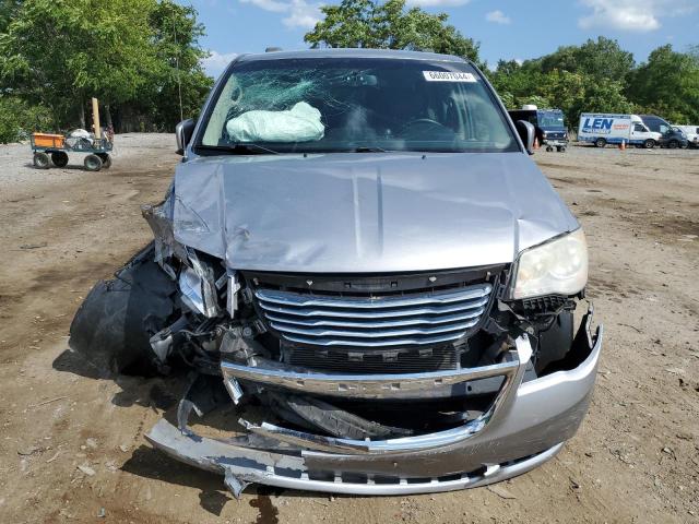 2C4RC1BG3DR691373 - 2013 CHRYSLER TOWN & COU TOURING SILVER photo 5