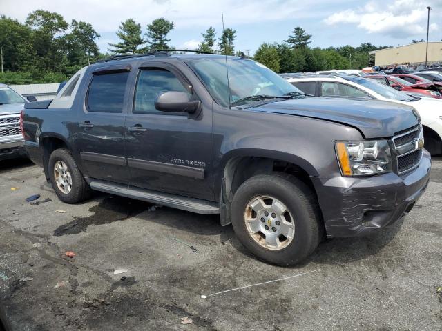 3GNTKEE38BG301645 - 2011 CHEVROLET AVALANCHE LS GRAY photo 4