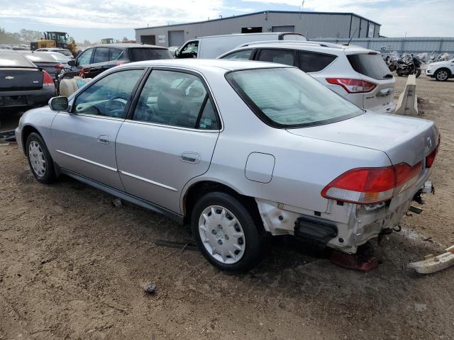 1HGCG564X1A064432 - 2001 HONDA ACCORD LX SILVER photo 2