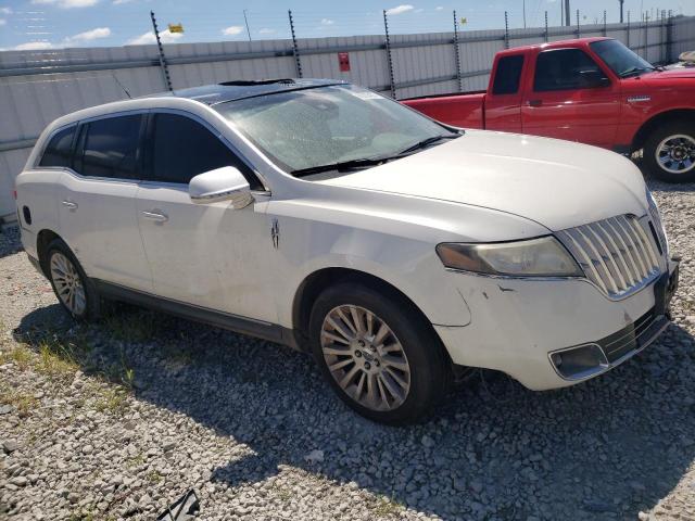 2LMHJ5FR7ABJ04701 - 2010 LINCOLN MKT WHITE photo 4