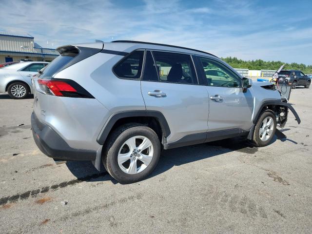 JTMP1RFV3KJ009369 - 2019 TOYOTA RAV4 XLE 银色 照片 3