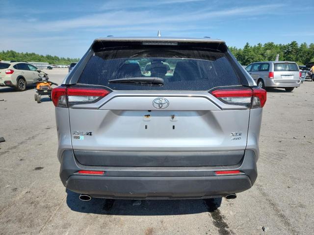 JTMP1RFV3KJ009369 - 2019 TOYOTA RAV4 XLE 银色 照片 6