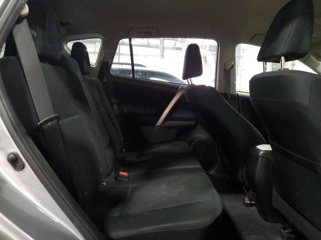 JTMBFREV0JD253927 - 2018 TOYOTA RAV4 LE Argent photo 11