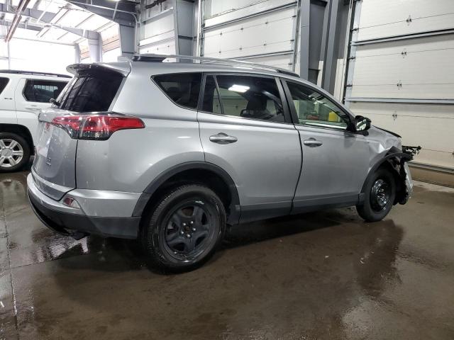 JTMBFREV0JD253927 - 2018 TOYOTA RAV4 LE Argent photo 3