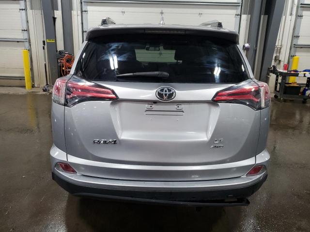 JTMBFREV0JD253927 - 2018 TOYOTA RAV4 LE Argent photo 6