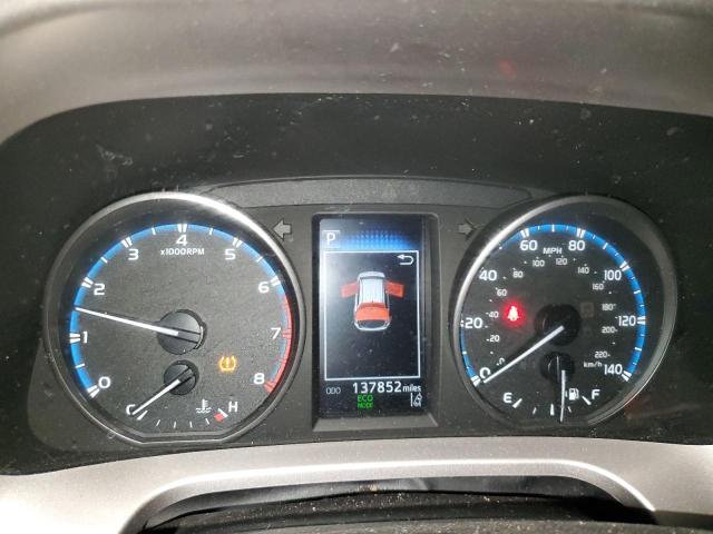 JTMBFREV0JD253927 - 2018 TOYOTA RAV4 LE Argent photo 9