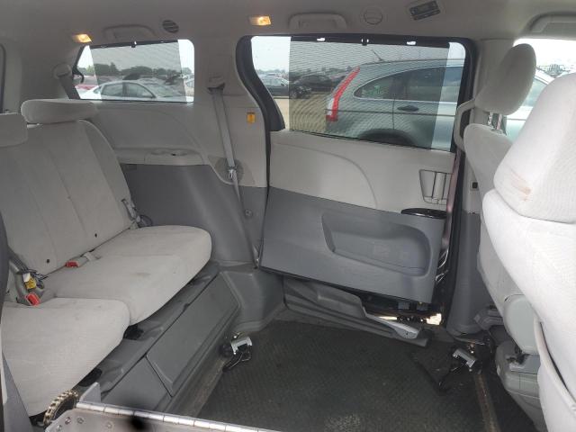 5TDKK3DC6DS305613 - 2013 TOYOTA SIENNA LE ნაცრისფერი ფოტო 11