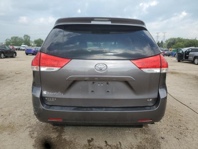 5TDKK3DC6DS305613 - 2013 TOYOTA SIENNA LE ნაცრისფერი ფოტო 6