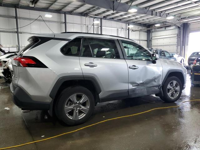 2T3P1RFV4NW310710 - 2022 TOYOTA RAV4 XLE SILVER photo 3