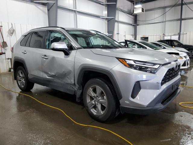 2T3P1RFV4NW310710 - 2022 TOYOTA RAV4 XLE SILVER photo 4