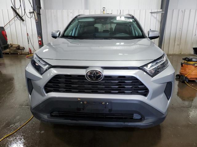 2T3P1RFV4NW310710 - 2022 TOYOTA RAV4 XLE SILVER photo 5