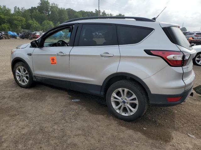 1FMCU0GD4JUD27825 - 2018 FORD ESCAPE SE Silber Foto 2